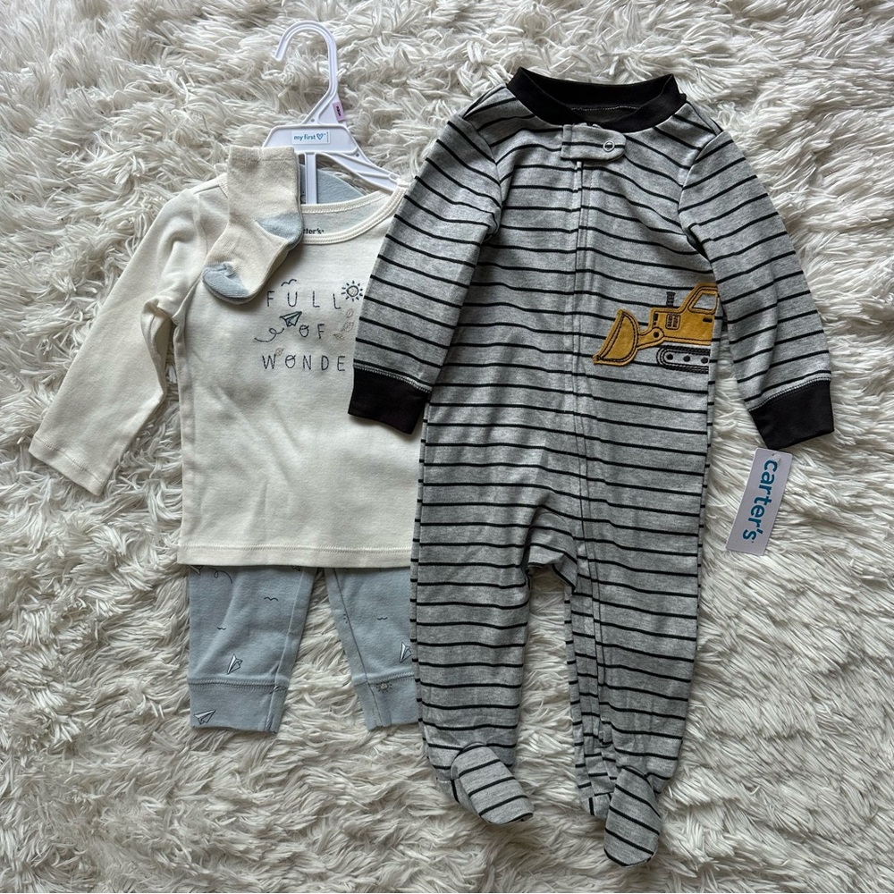 Carter's Outfit Bundle New With Tags Size 9 Months